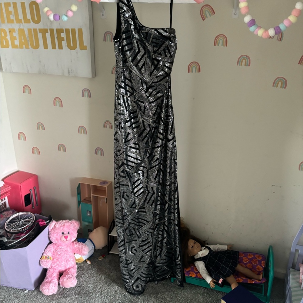 Stunning one shoulder gown, size 2, worn once